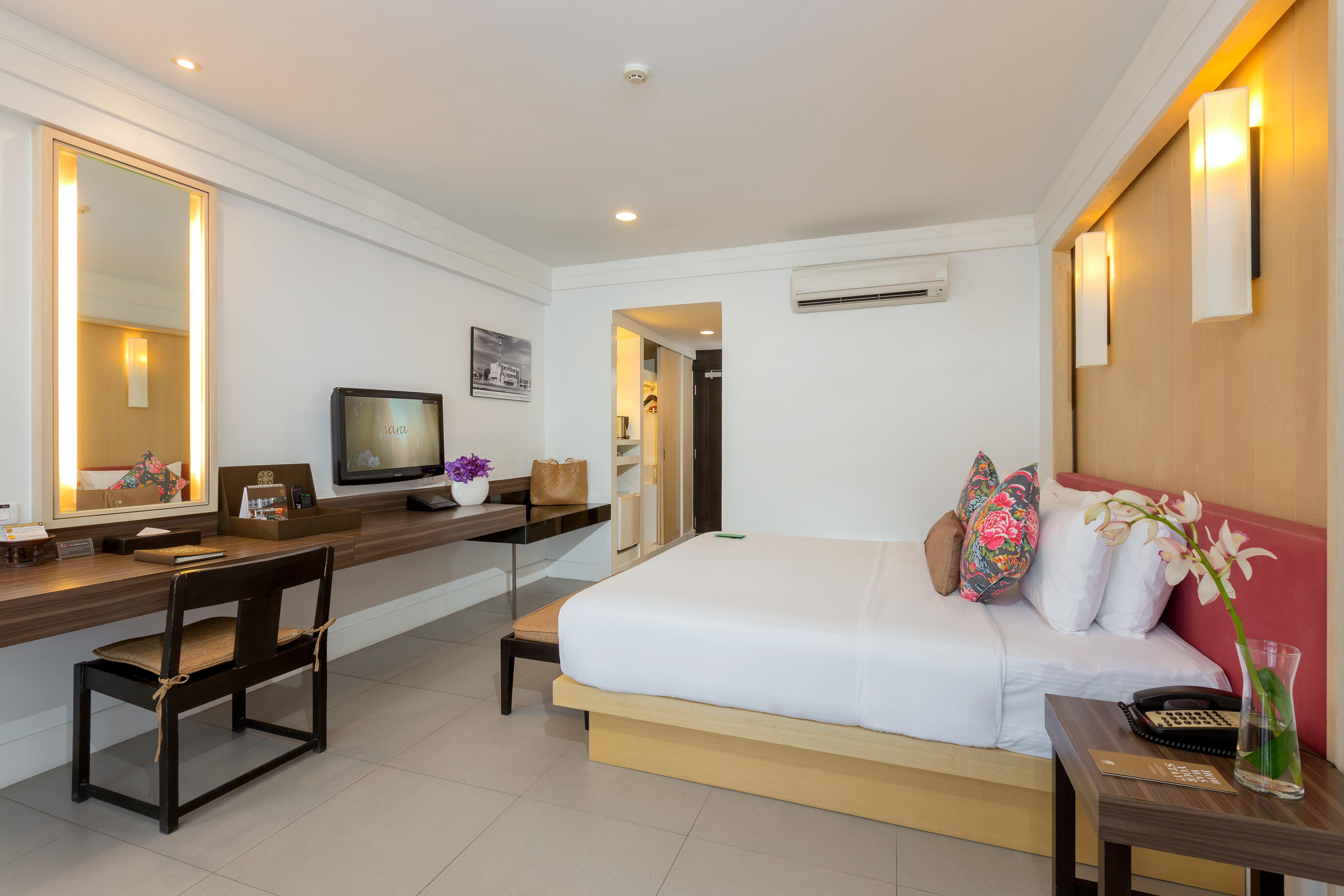 Sawaddi Patong Resort & Spa By Tolani - Sha Extra Plus Екстер'єр фото