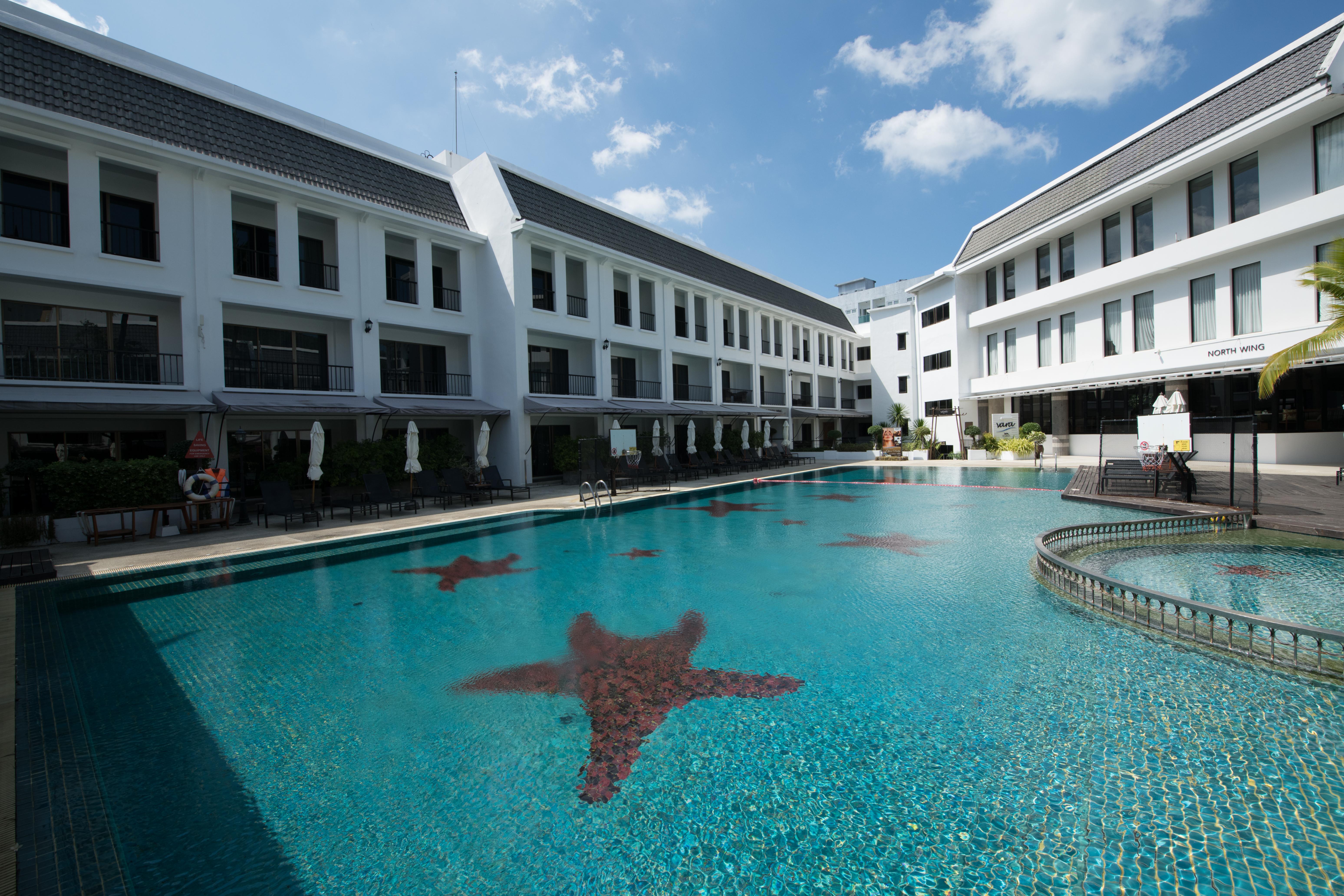 Sawaddi Patong Resort & Spa By Tolani - Sha Extra Plus Екстер'єр фото